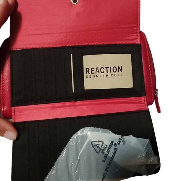 Kenneth Cole Wallet - Picture 4 of 4